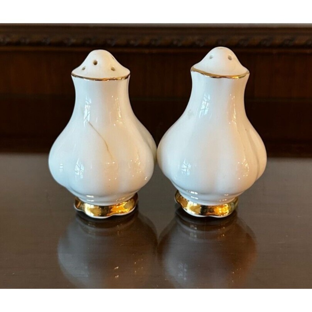 Vintage Made in England Royal‎ Albert Val D'or Salt And Pepper Shakers